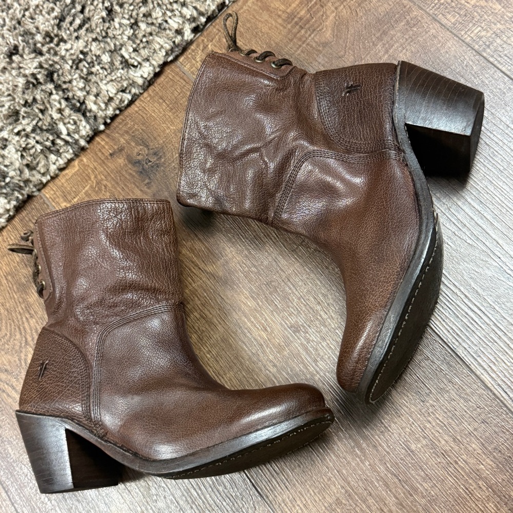FRYE Carmen Elegant Brown Leather Heeled Boots Size 8 Women - Picture 2 of 16